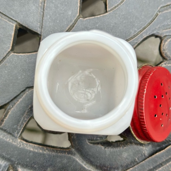 Vintage Sweet Life Nutmeg Shaker with Red Shaker Top - Picture 5 of 5